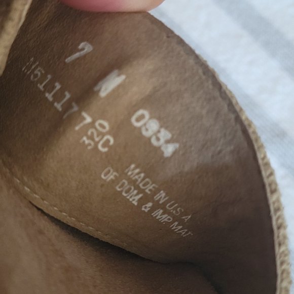 Munro Tan Sandals with Cushioned Footbed - Picture 14 of 14